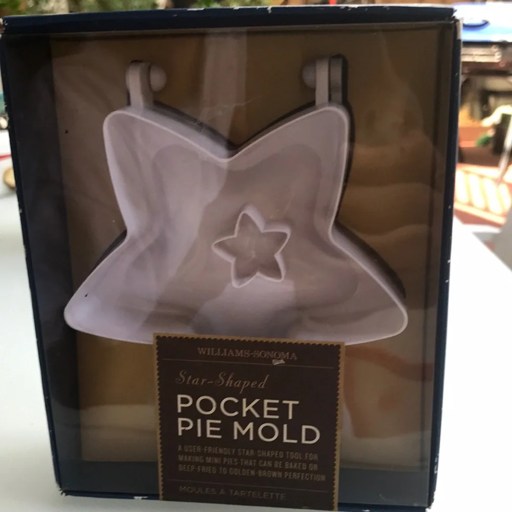 Williams-Sonoma Star-Shaped Pocket Pie Mold - White